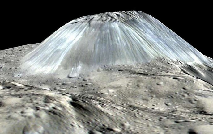 Вулкан Ahuna Mons на Церере.