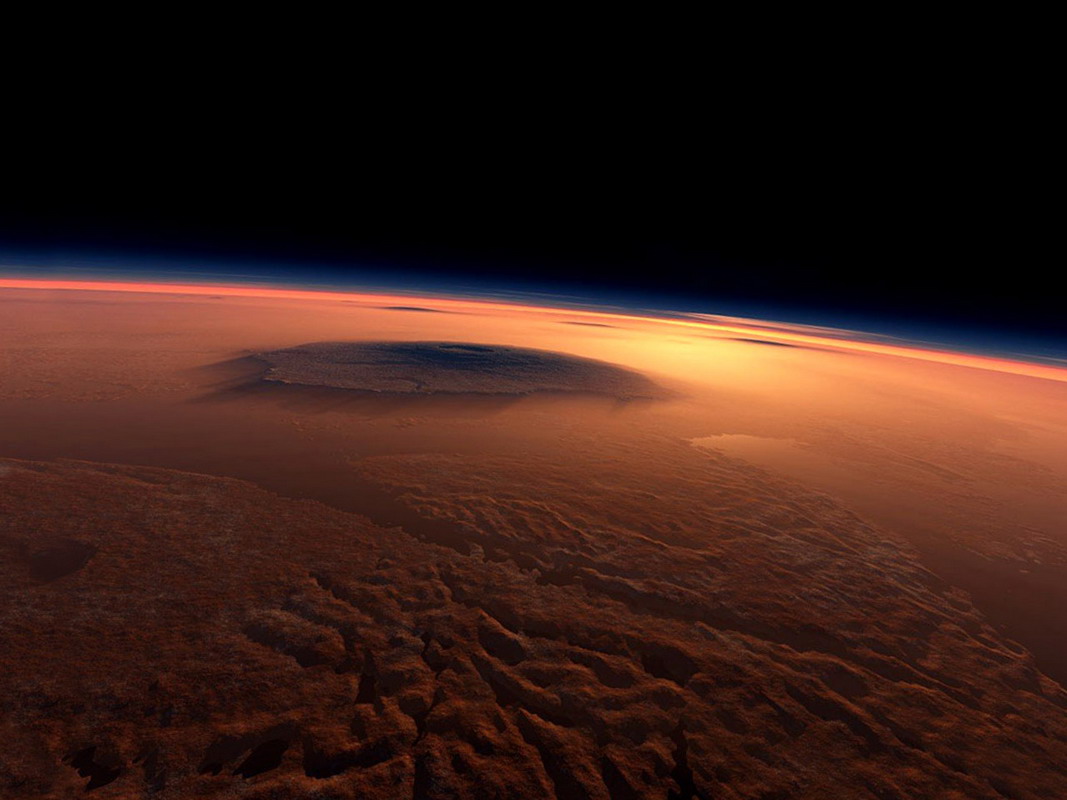 Вид на Марс с космоса (с изменением цвета и контрастности). Видна гора Олимп. 