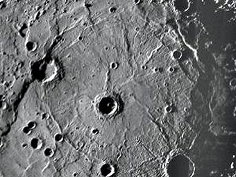 Второй по размеру на Меркурии кратер Рембрандта. Фото NASA/JHUAPL/Smithsonian/Carnegie Institution of Washington